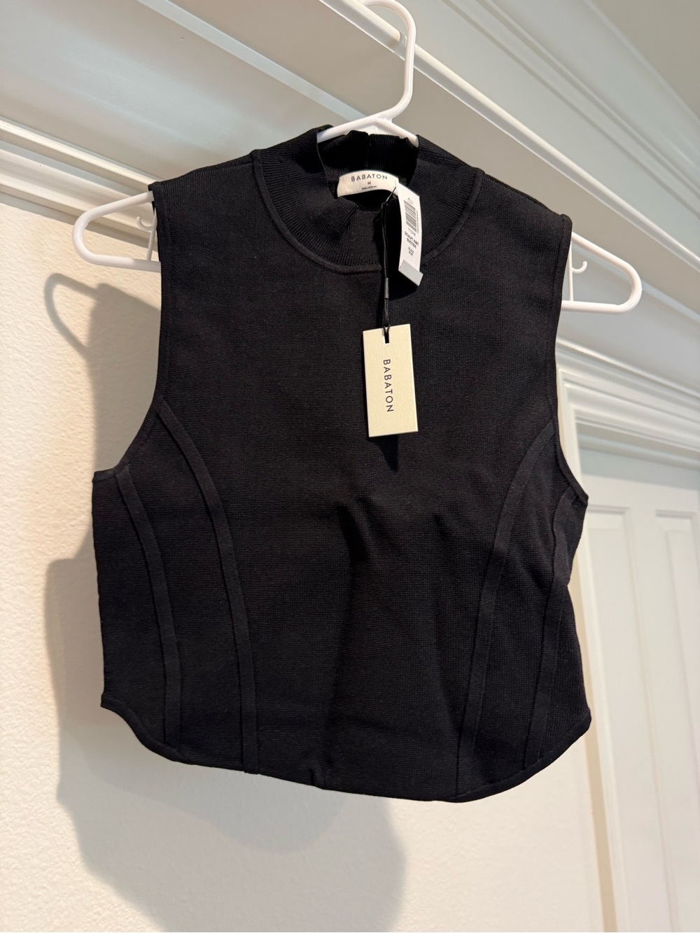 Aritzia Black Sleeveless Structured Crop Top